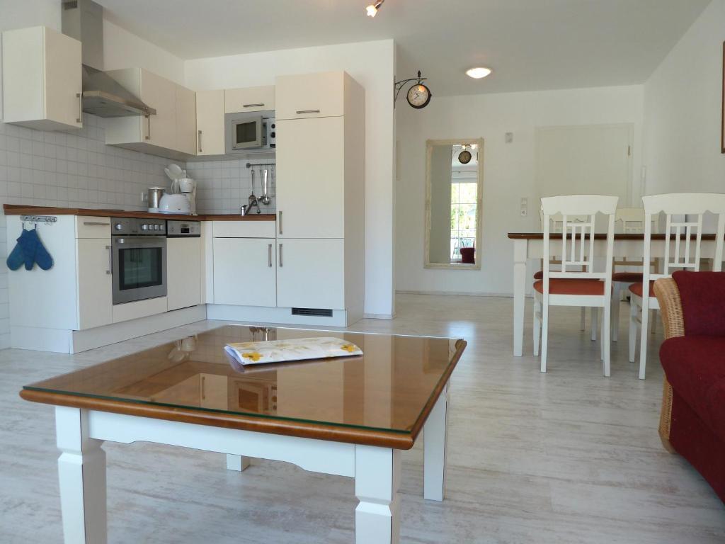 Strandhotel Villa Louisa & Appartementhaeuser Villa Josephine Und Villa Christine Juliusruh Habitación foto